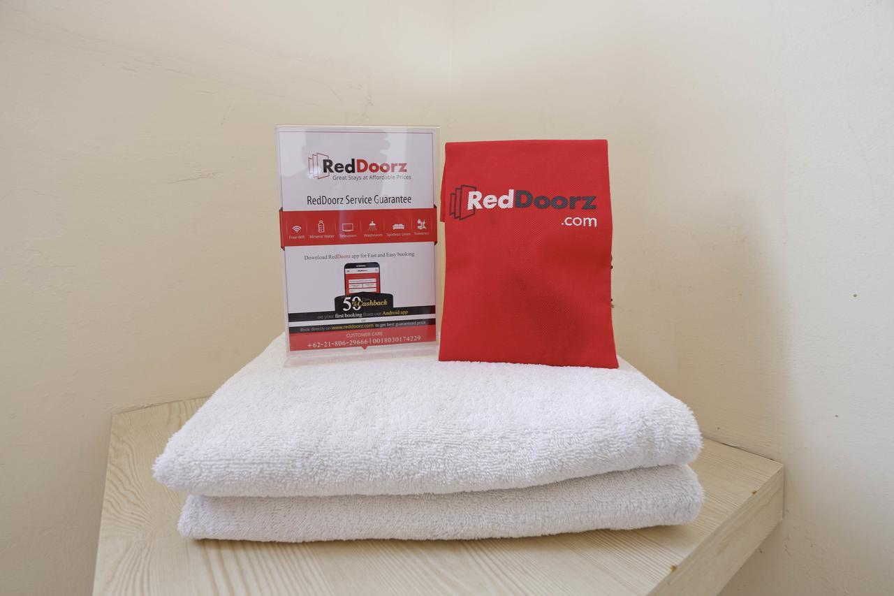 Reddoorz Plus Near Sam Poo Kong Hotel Semarang Exterior photo